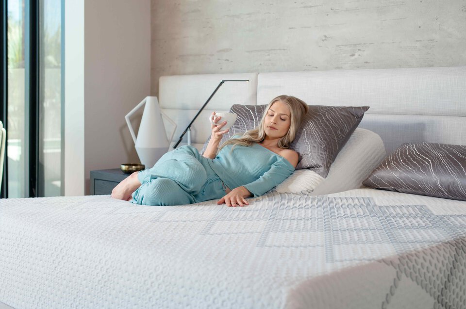SmartLife-King-Split-with-Model-01 lifestyle